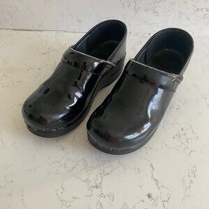 Dansko Women’s Black Classic Sleek Patent Leather Platform Clogs Size EU 38 Boho
